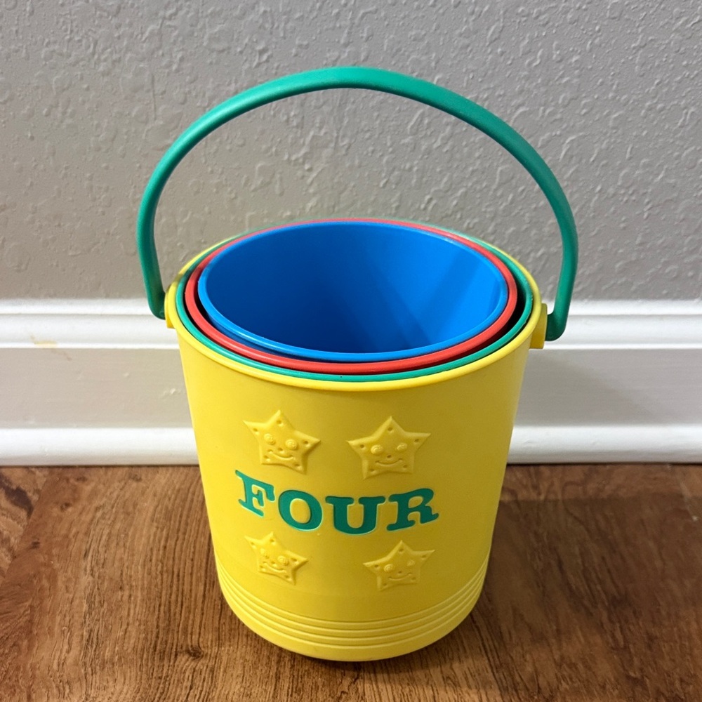 Melissa and Doug Stacking Numbered Beach Buckets and Scoops - Picture 8 of 9